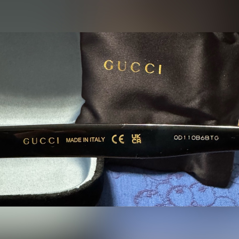GUCCI Black Rectangular Frame Sunglasses with COA - Picture 4 of 7